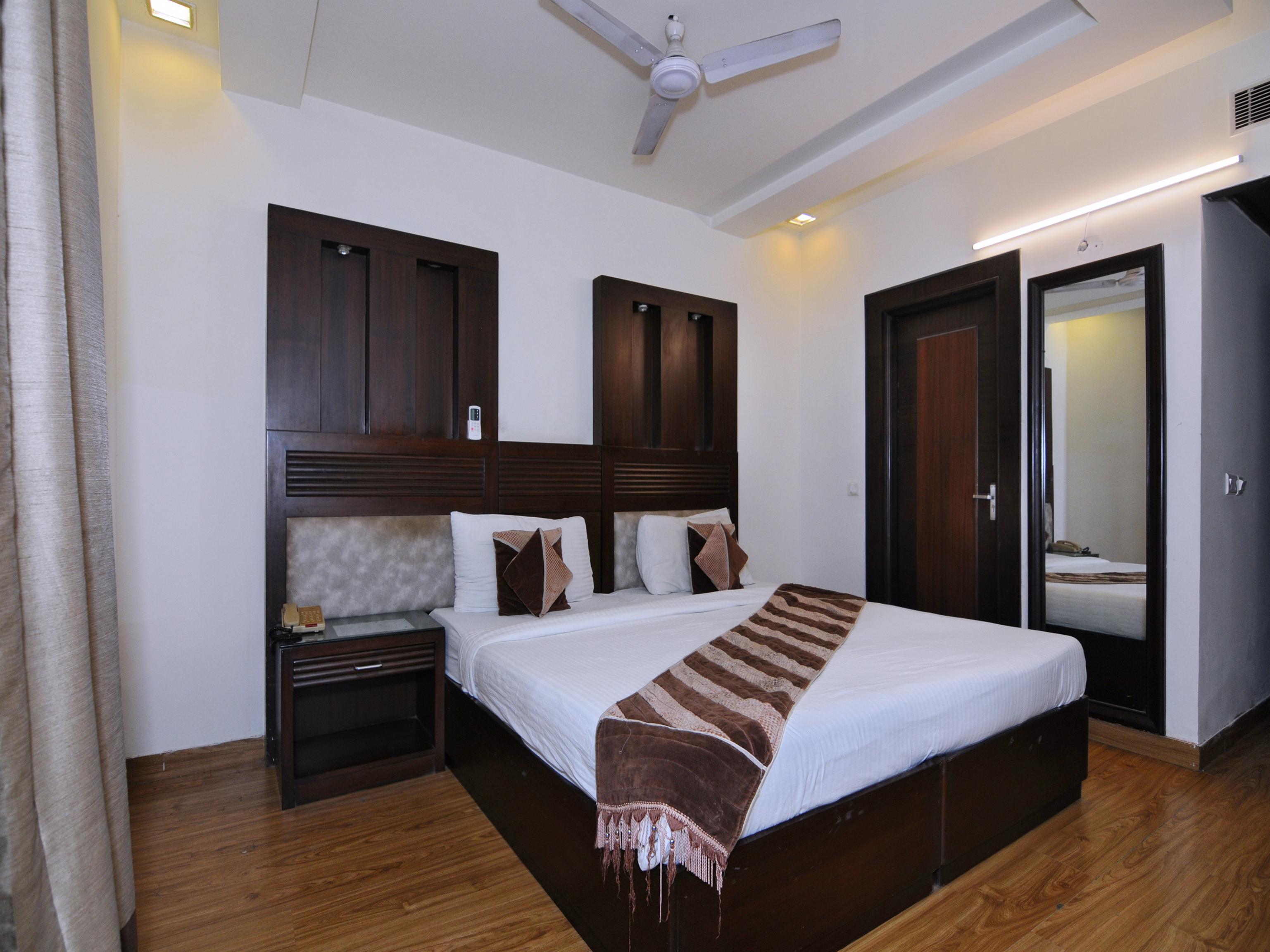 Oyo 6845 The Grand Hotel Neu-Delhi Exterior foto