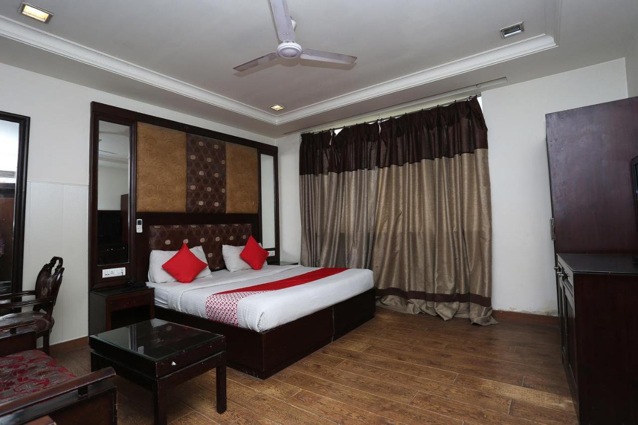 Oyo 6845 The Grand Hotel Neu-Delhi Exterior foto