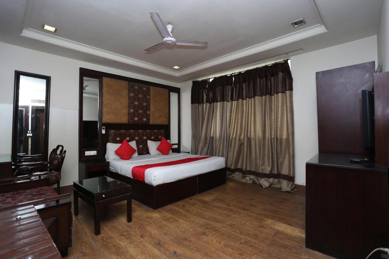 Oyo 6845 The Grand Hotel Neu-Delhi Exterior foto