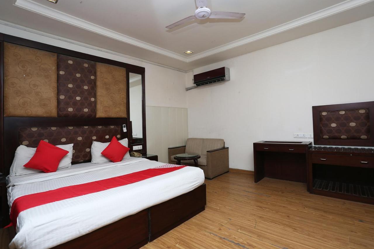 Oyo 6845 The Grand Hotel Neu-Delhi Exterior foto