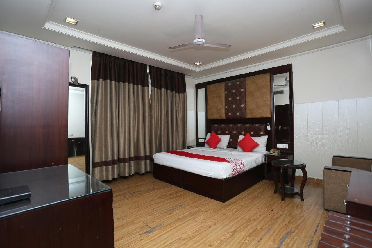 Oyo 6845 The Grand Hotel Neu-Delhi Exterior foto